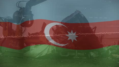 Animación-De-Ondear-La-Bandera-De-Azerbaiyán-Contra-Una-Máquina-Elevadora-Hidráulica-En-Un-Depósito-De-Chatarra.