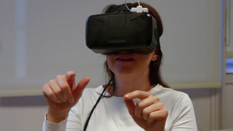 Woman-using-oculus-rift-in-college