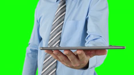 Geschäftsmann-Nutzt-Sein-Digitales-Tablet