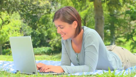 Young-woman-chatting-on-her-laptop