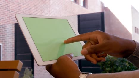 Mans-hands-using-tablet