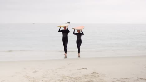 Mature-couple-with-surfboards