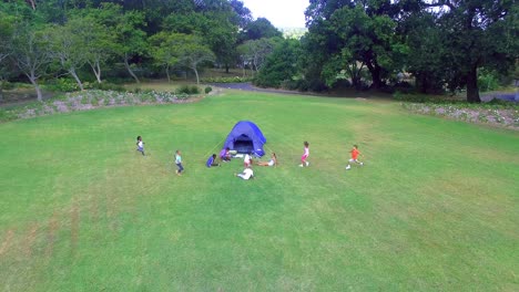 Niños-Jugando-En-El-Parque