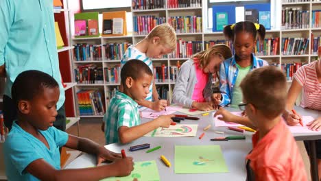Kids-drawing-in-library