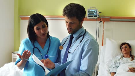 Doctors-discussing-on-report