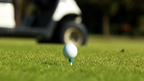 Golfball-Auf-Dem-Abschlag