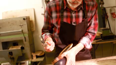 Cobbler-hammering-on-a-shoe