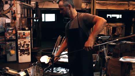 Glassblower-forming-and-shaping-a-molten-glass