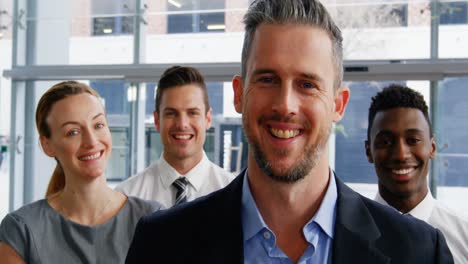 Smiling-businesspeople-standing-in-office