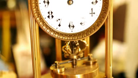 Close-up-of-vintage-clock