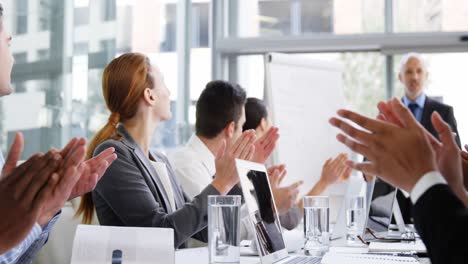 Business-people-applauding-during-a-meeting