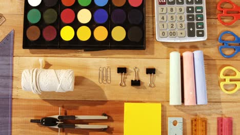 Various-stationery-on-a-table