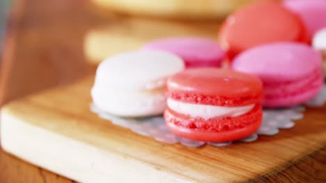 Tray-of-macaroons-on-counter