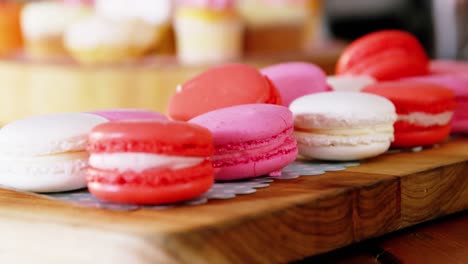 Tray-of-macaroons-on-counter