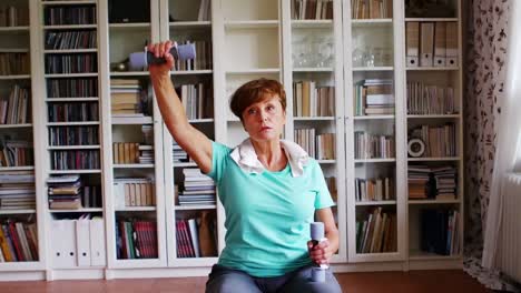 Senior-woman-exercising-with-dumbbells