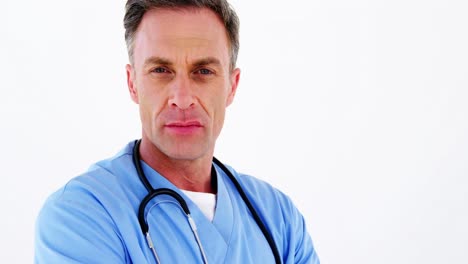Portrait-of-male-doctor-standing-with-arms-crossed