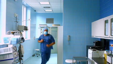 Doctor-and-nurse-running-in-passageway-of-hospital