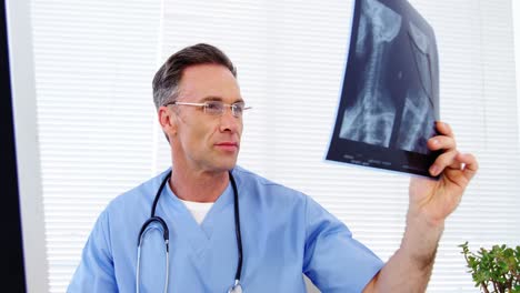 Male-doctor-examining-an-x-ray