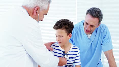 Male-doctor-examining-a-patient