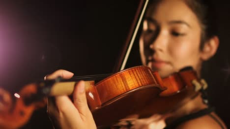 Woman-playing-a-violin