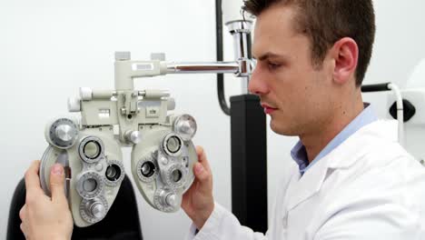 Smiling-optometrist-adjusting-chiropter