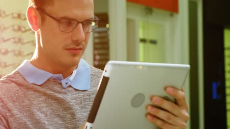 Customer-using-digital-tablet-in-optical-store