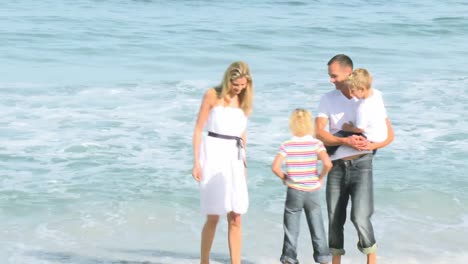Family-walking-in-the-sea