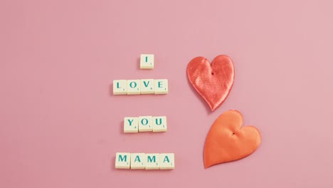Red-heart-next-to-white-blocks-displaying-I-love-you-mama-message