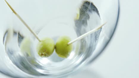 Olivenstäbchen-Im-Cocktailglas