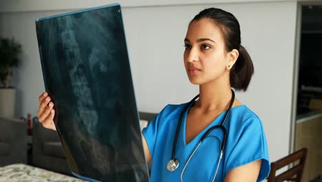 Female-doctor-examining-x-ray