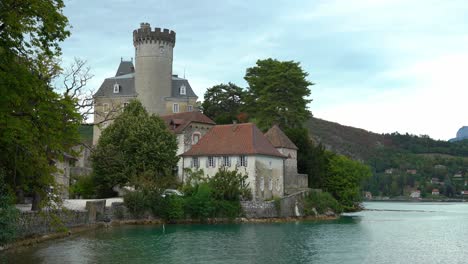 Duingt-Castle---Château-de-Duingt-is-an-architectural-jewel-situated-on-a-peninsula-on-the-border-between-the-Grand-Lac-and-the-Petit-Lac-of-Annecy