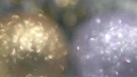 Hochauflösende,-Farbenfrohe-Kristallornamente,-Verschwommene-Partikel,-Beleuchtete-Leuchtende-Lichter,-Verschwommene-Blendelemente,-360-Grad-Drehung,-Weihnachtsdekoration,-Kommerzielle-Langsame-Filmische-Makro-Zoom-Out-Aufnahme,-4K-Video