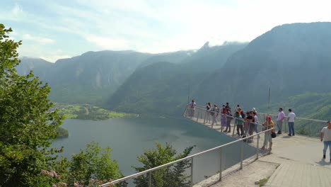People-Coming-To-Take-Pictures-on-Hallstatt-Skywalk