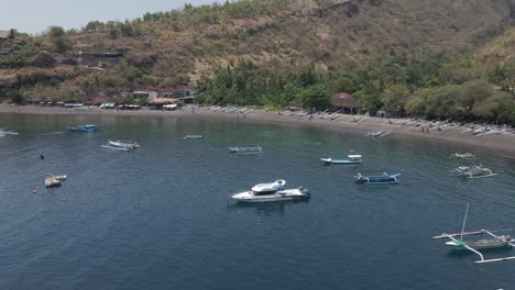 Aerial-view-of-secluded-tourism-beach-in-mountainous-Bali,-Indonesia