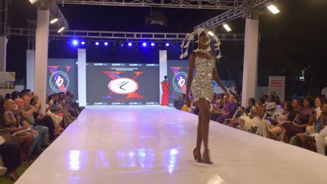 black-female-model-in-africa-expo-fashion-week-walkign-on-stage