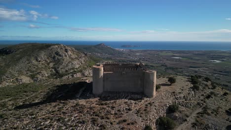 Die-Burg-Montgrí-Liegt-In-Der-Region-Torroella-De-Montgrí-Im-Baix-Empordà-An-Der-Costa-Brava-In-Der-Provinz-Girona
