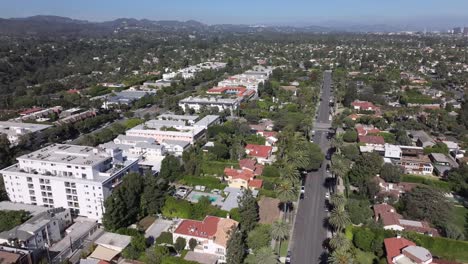 Aerial-View-of-Santa-Monica-Residential-Neighborhood,-California-USA,-Descending-Drone-Shot