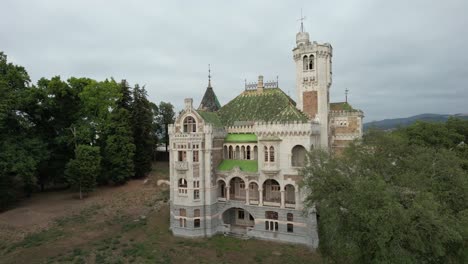 Palacio-Abandonado-De-Doña-Chica,-Palmela.-Braga,-Portugal