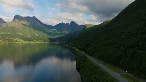 Scenic-Road-With-A-View-of-Romsdalsalpane,-Romsdal-Alps-During-Summer-In-More-og-Romsdal,-Norway