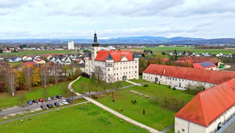 Castillo-Renacentista-Hartheim---Institución-De-Eutanasia-Nazi-En-Alkoven,-Austria
