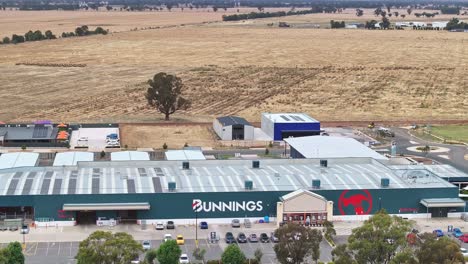Yarrawonga,-Victoria,-Australia---7-December-2023:-Close-up-approaching-aerial-view-of-the-front-of-the-Yarrawonga-Bunnings-hardware-store