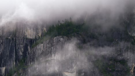 Foggy-Atmosphere-On-The-Stawamus-Chief-Hike-Mountains-In-Squamish-British-Columbia,-Canada