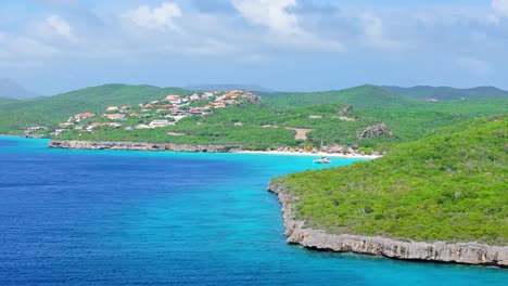 Wide-angle-pan-to-Cas-abou-beach-and-Christoffelberg,-Curacao