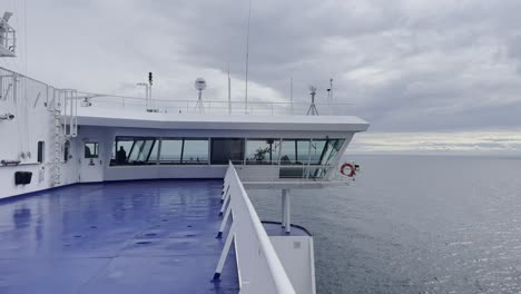 Ferry-Con-Cubierta-Vacía-En-Europa-En-El-Mar