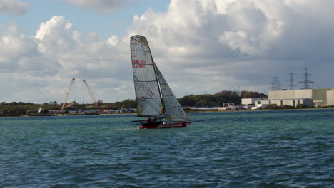 Isometric-Sailing-dinghy-at-Calshot-spit,-the-Solent,-Southampton