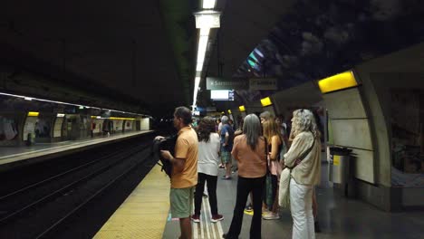 People-Wait-the-Train-at-Underground-Subway-Station,-Buenos-Aires-City-Argentina
