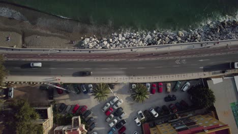 Drohne-Luftaufnahme-Aus-Der-Vogelperspektive-Straße-Brücke-Straße-Autos-Weg-Fußweg-Leute-Fahrrad-Radfahrer-Transport-Pier-Küste-Uferpromenade-Reise-Tourismus-Málaga-Pedregalejo-Spanien