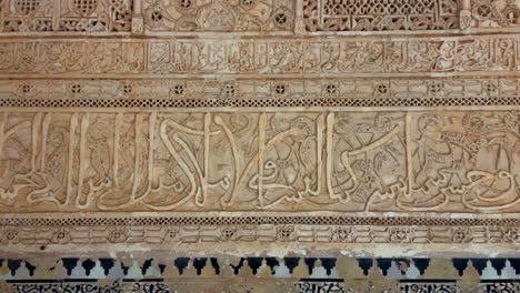 Arabic-inscriptions-on-the-worn-interior-facade-of-Medersa-Merinide,-Rabat