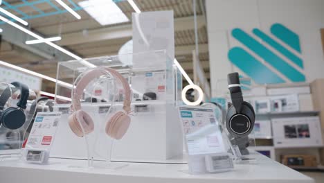 Orbiting-shot-of-Colorful-Headphone-in-a-store