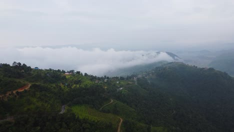 Luftaufnahmen-über-Nepals-Erhöhter,-Zerklüfteter-Landschaft